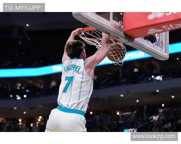 两战轰62分率队爆冷，4号秀又破纪录！三球认命吧，他才是大当家