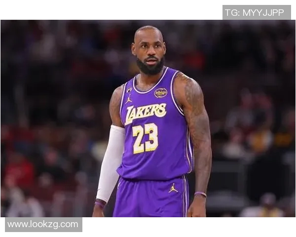 詹姆斯拿到了湖人生涯第50次三双，队史自魔术师后第二人